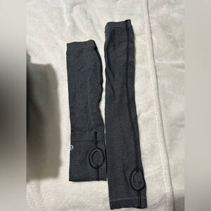 Lululemon arm warmers with thumb hole